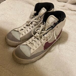 Nike Women's ankle high sneakers